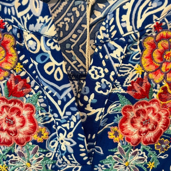 Savanna Jane Blue Embroidered Blouse size large NWT - Picture 6 of 16